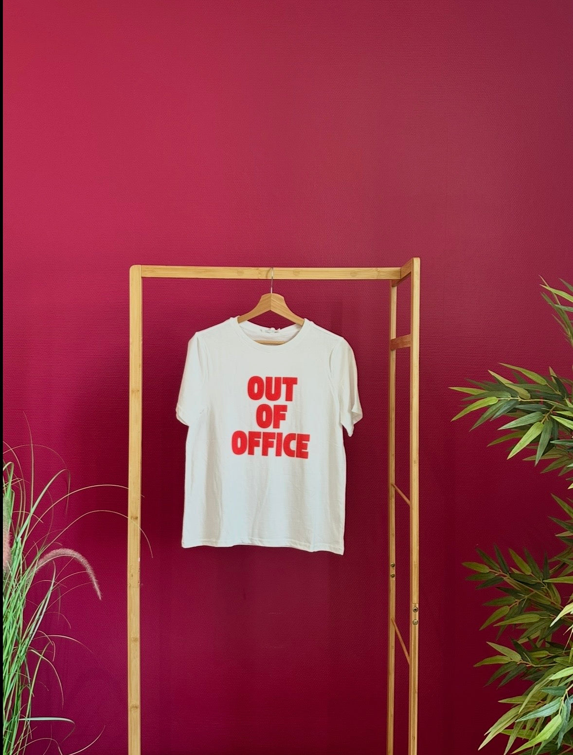 T-shirt Out of Office