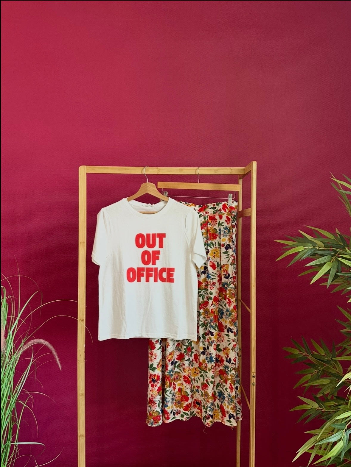 T-shirt Out of Office