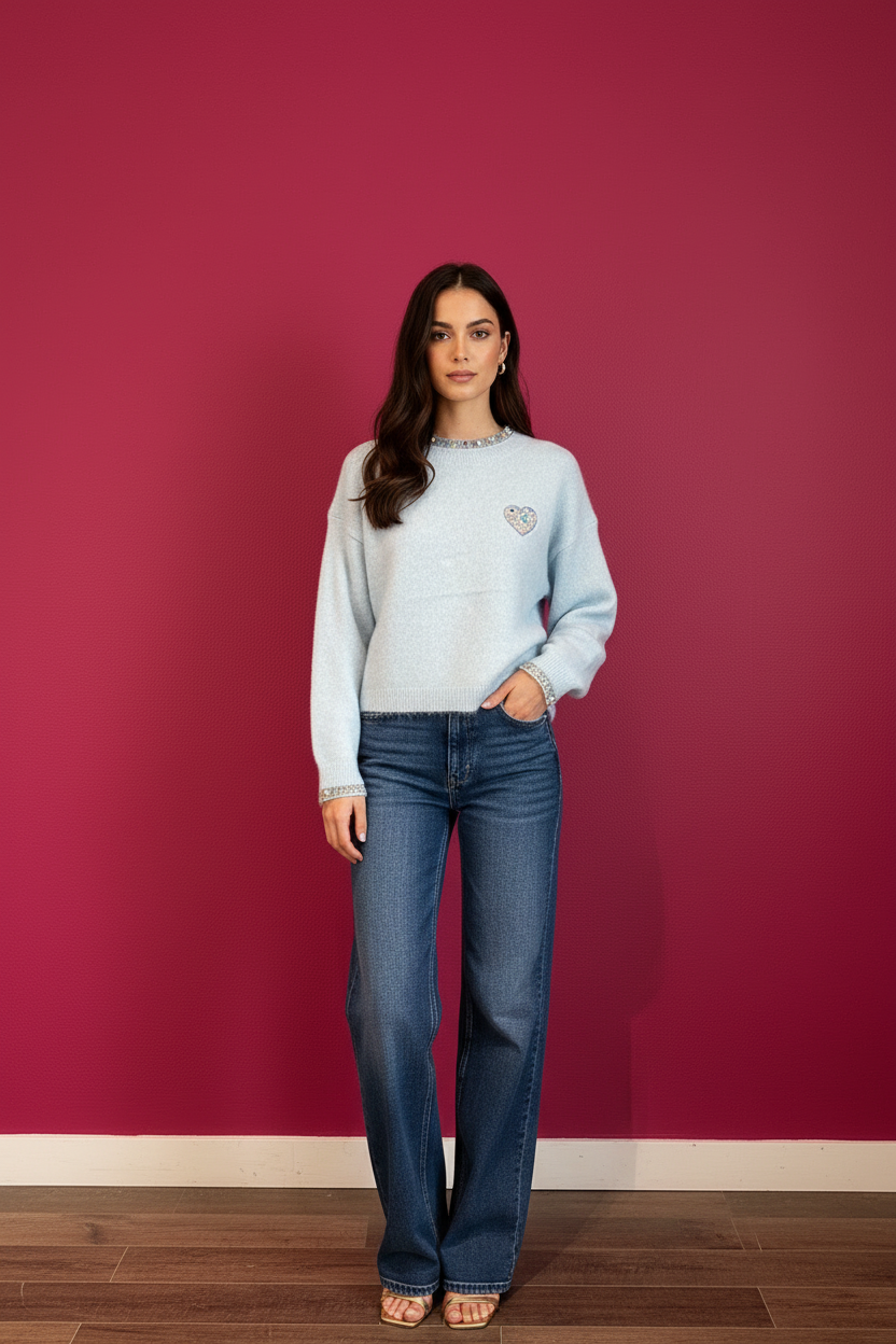 Pull Chloé porté mannequin fond framboise